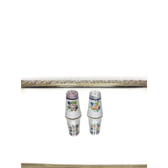 Vinthae Set of Japan-Made Hand-Painted Mini-Salt/Pepper Shakers. 1-1/2" Floral - Picture 1 of 10